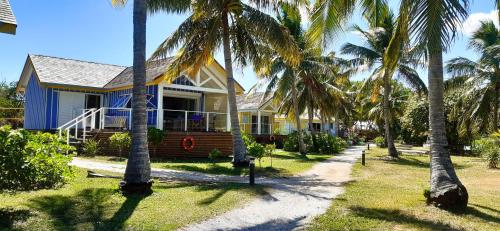 Beach House Lodge near สนามบินกูมัค