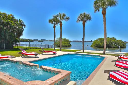 Oceanfront home with heated pool in Sarasota, USA