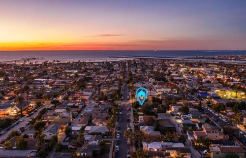 Beach Bungalow Perfection - Private Patios, BBQ walk2beach & Pet Friendly! in Ocean Beach