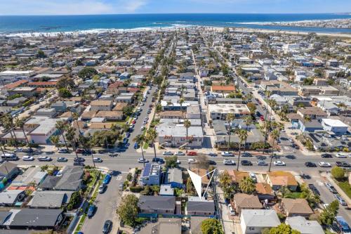 Beach Bungalow Perfection - Private Patios, BBQ walk2beach & Pet Friendly! in Ocean Beach