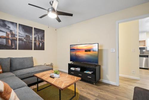 Beach Perfection - Ocean Views, Parking, Pet Friendly & Steps2Sand - Tap to explore photos