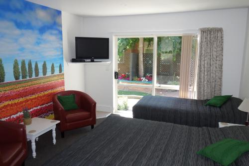 room detail thumbnail 1