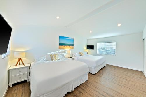 Shores Perfection - Spa, AC, Pet Friendly, Parking, Fire Pit & Massive Private Yard! - Tap to explore photos