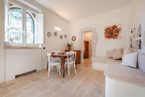 Trullo Marilì on the Fasano Selva - Happy Rentals