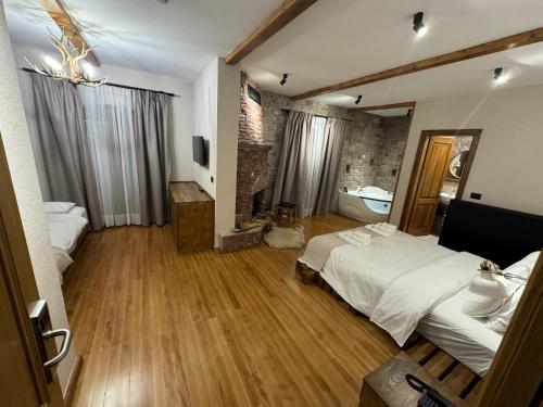 510589128 Hotel Ambassador Voskopojë