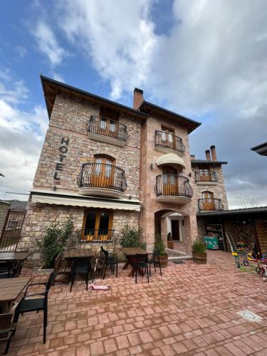 510589181 Hotel Ambassador Voskopojë