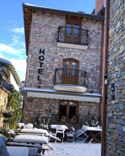 510589218 Hotel Ambassador Voskopojë
