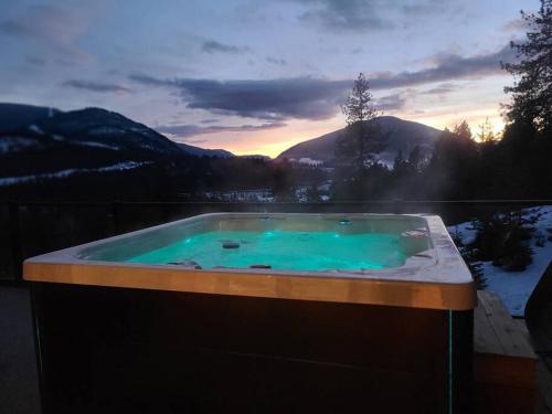 Five Star-Amazing views and Hot Tub