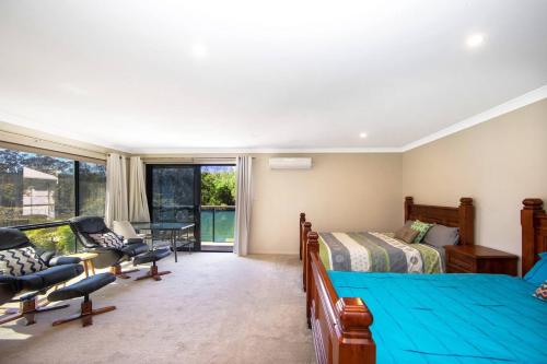 Instalaciones, Easygoing Poolside Relaxation on Wyong River in Wyong
