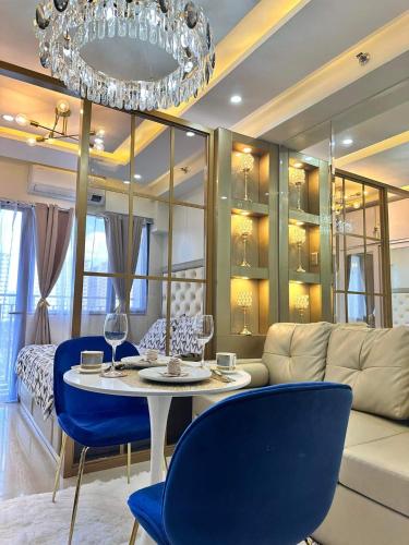 Deluxe Suites Razelles 2 at Shore 2 Residences Tower 1, Manila