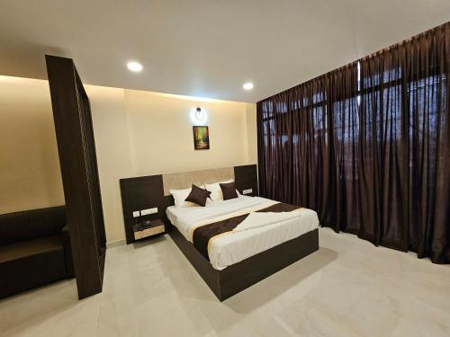 THAAL RESIDENCY Cheruvathur-HALA GROUPS in Nilešvara