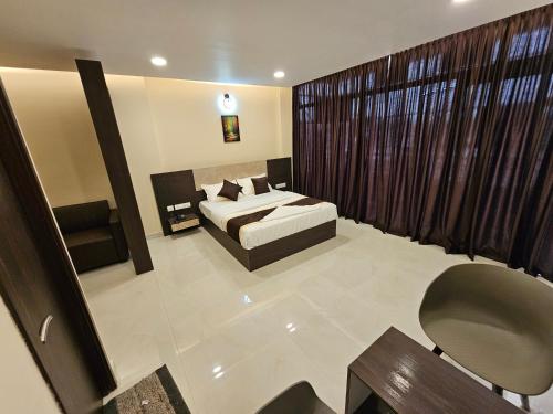 THAAL RESIDENCY Cheruvathur-HALA GROUPS in Nilešvara
