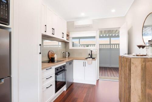 The Elements l Air l 4 Stunning Apartments each with Private Outdoor Dining l Walk to the Beach l Ev in Christies Beach