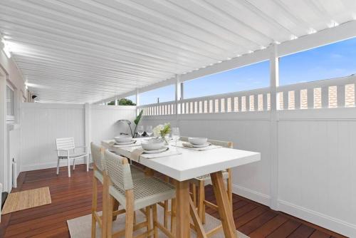 The Elements l Air l 4 Stunning Apartments each with Private Outdoor Dining l Walk to the Beach l Ev in Christies Beach