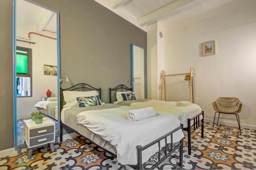 Twin Room with Private Bathroom image 7