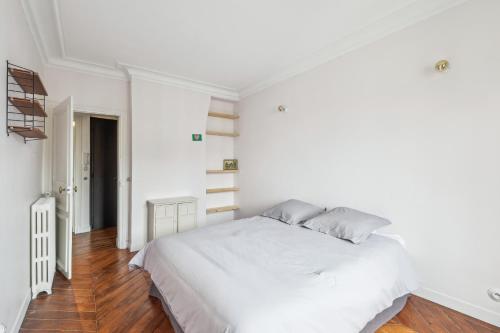 Spacious apartement 'Canal Saint Martin' for 6 by Weekome, Paris (photo 6)