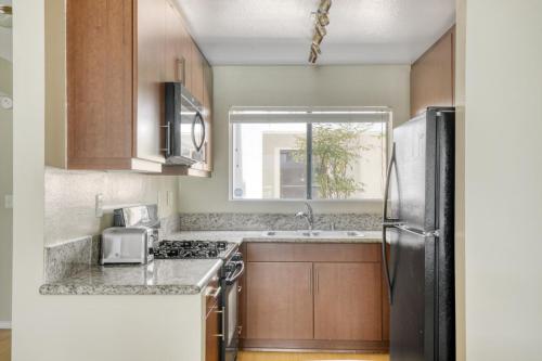 Burbank 2BR w BBQ Gym Pool nr TJ WF LAX-818 in Burbank, USA