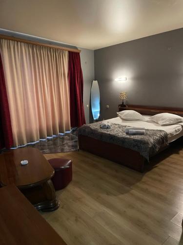 1 queen bed