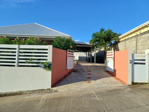 P'tit Laurier in Le Marigot