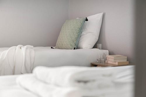 1 double bed, 2 twin beds