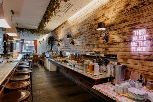 Food and beverages, Jaeger´s Munich (Hotel/Hostel) in Munich