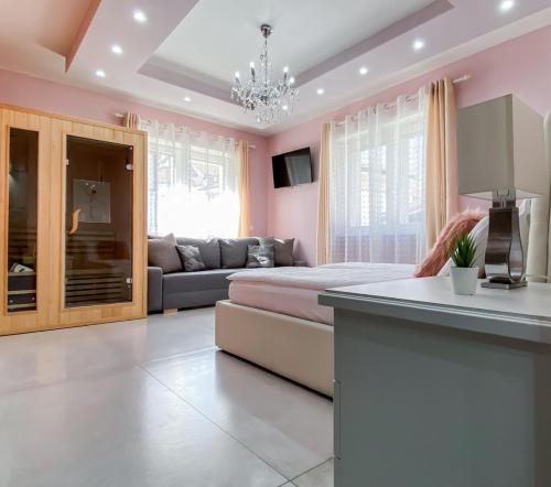 Klemi, rooms in old town Dolomia best home Check in automatico, Trento