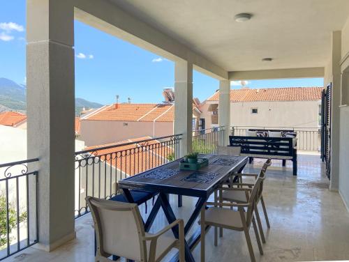 Apartment with Sea View image 2