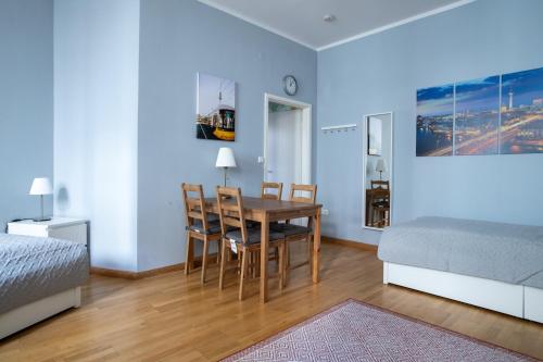 B&B Berlin - Alt-Berliner Eckkneipe - "Feuchte Ecke" - Bed and Breakfast Berlin