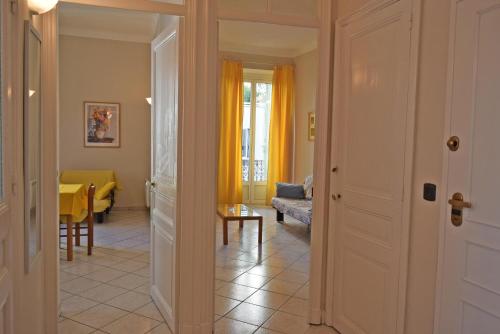 Mimosa 1, Cannes (fotografie 5)