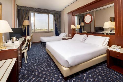 Best Western CTC Hotel Verona Room Type - Triple Room with 1 King and 1 Single Bed