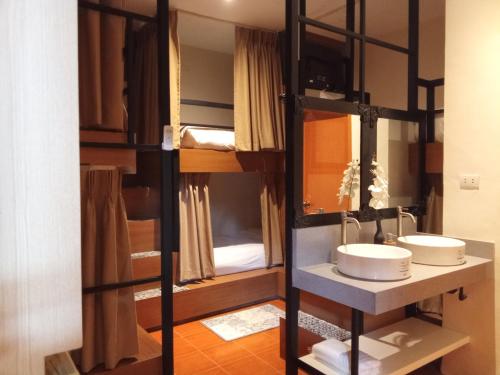 Jovinaj Travellers Inn Room Type - Mixed Dormitory Room