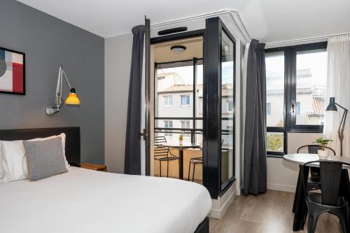 Staycity Aparthotels Centre Vieux Port - image 5