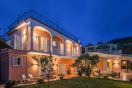 The Lookout Exclusive Villa with Capri Views - Accommodation - Termini
