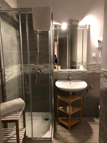 Small Single Room image 1