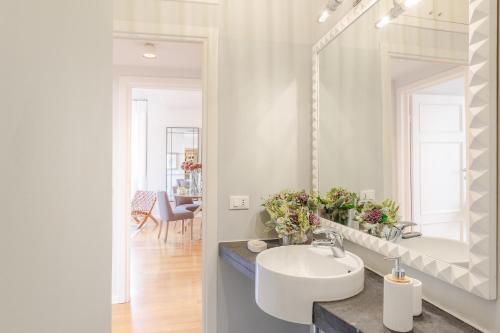 One-Bedroom Apartment image 9