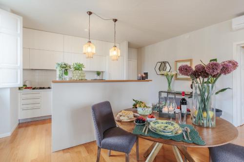 One-Bedroom Apartment image 7