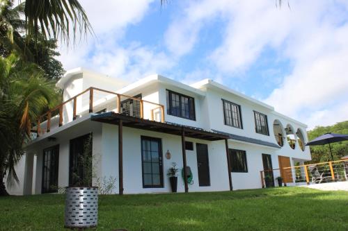 Utvendig, The Serene House Bed & Breakfast in Luquillo