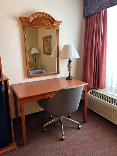 Standard Queen Room