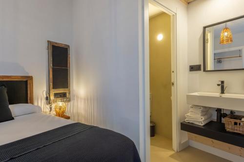  Double or Twin Room (Ground Floor) image 1