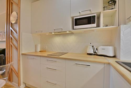 One-Bedroom Apartment image 6