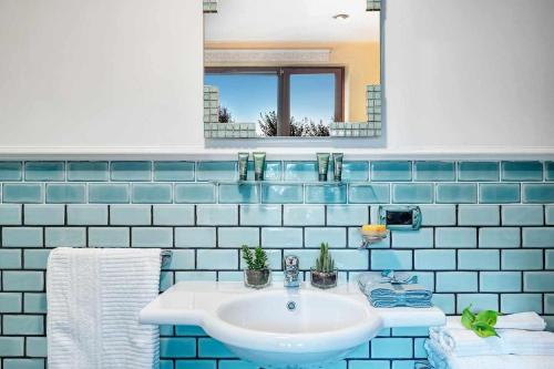 Three-Bedroom Villa image 2