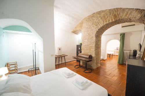 Campo de Fiori Grotto Apartment