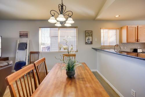 Updated Home 3 Mi to Garden of the Gods! - image 12