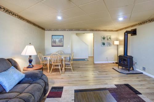 Updated Home 3 Mi to Garden of the Gods! - image 11