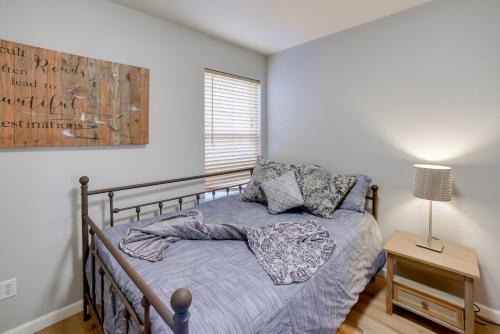 Updated Home 3 Mi to Garden of the Gods! - image 10