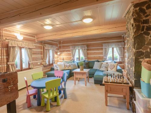 Chalet U Dvou vleků by Interhome (Chalet U Dvou vleku by Interhome) in เพค พอด สเนซคู