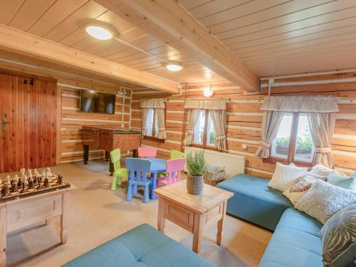 Chalet U Dvou vleků by Interhome (Chalet U Dvou vleku by Interhome) in เพค พอด สเนซคู