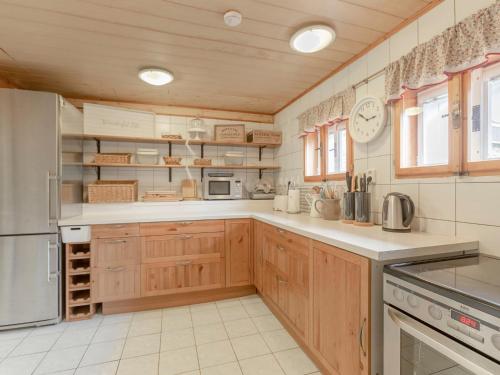 Chalet U Dvou vleků by Interhome (Chalet U Dvou vleku by Interhome) in เพค พอด สเนซคู