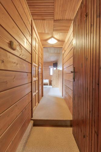 Chalet U Dvou vleků by Interhome (Chalet U Dvou vleku by Interhome) in เพค พอด สเนซคู