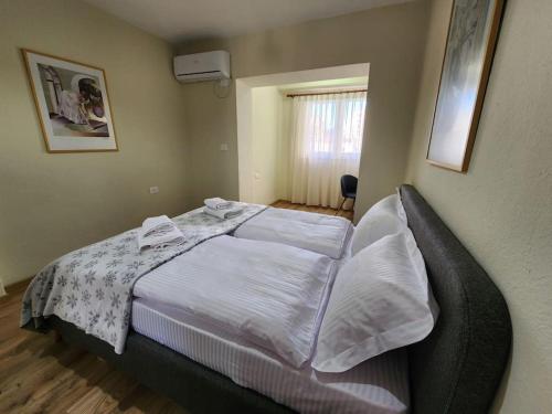 Ben's Apartment-City Center, Tirana (photo 9)